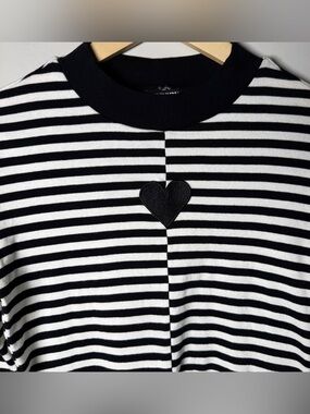Hot Topic Black White Stripe Crop Top Heart Patch Long Sleeve Color Block L